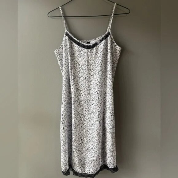 Divided, size 8 Elegant silky Black and White Lace Trim Nightgown slip - Picture 1 of 5